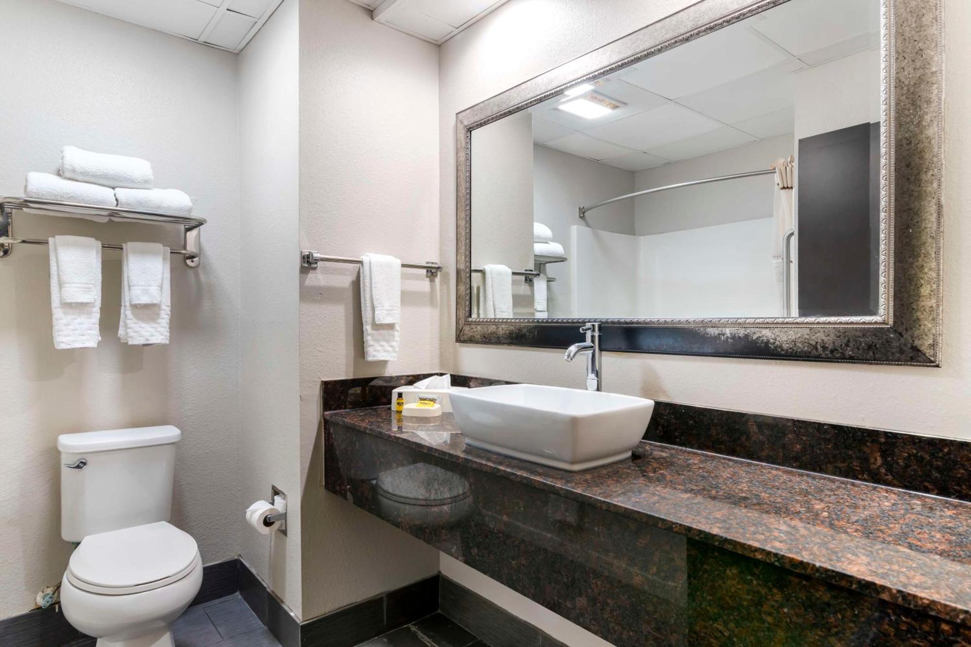 Best Western Savannah Airport Inn & Suites Pooler Exterior photo