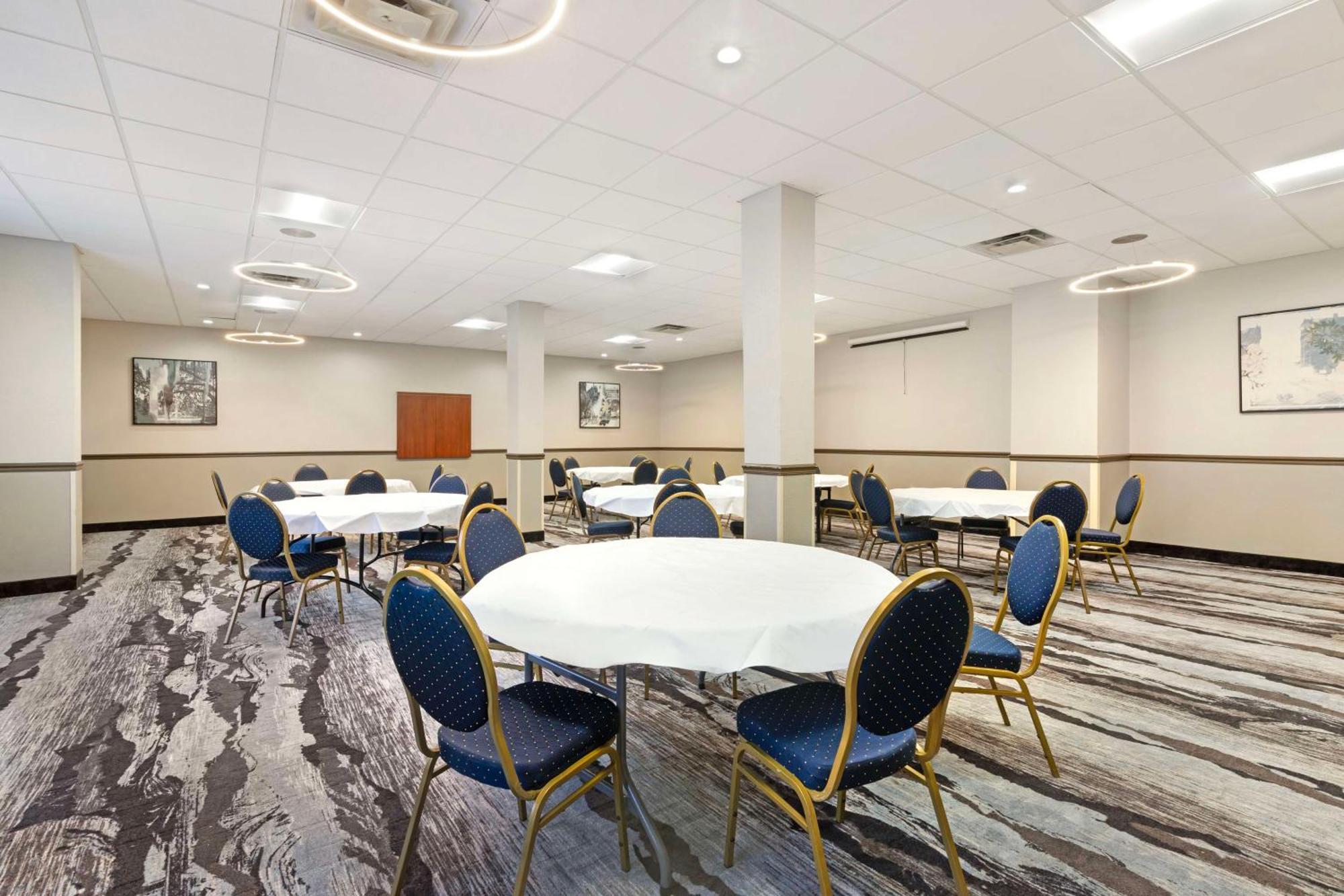 Best Western Savannah Airport Inn & Suites Pooler Exterior photo