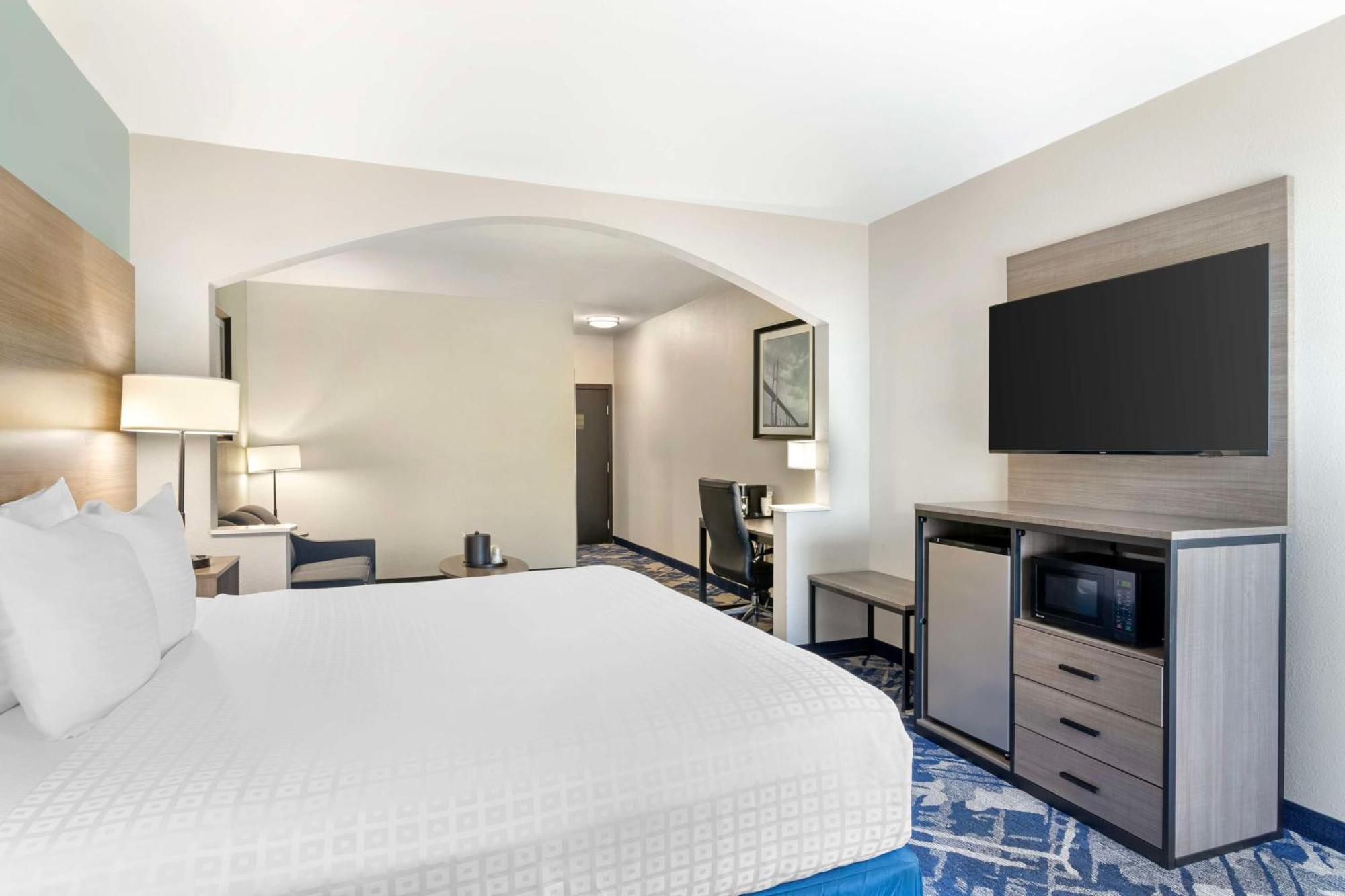 Best Western Savannah Airport Inn & Suites Pooler Exterior photo