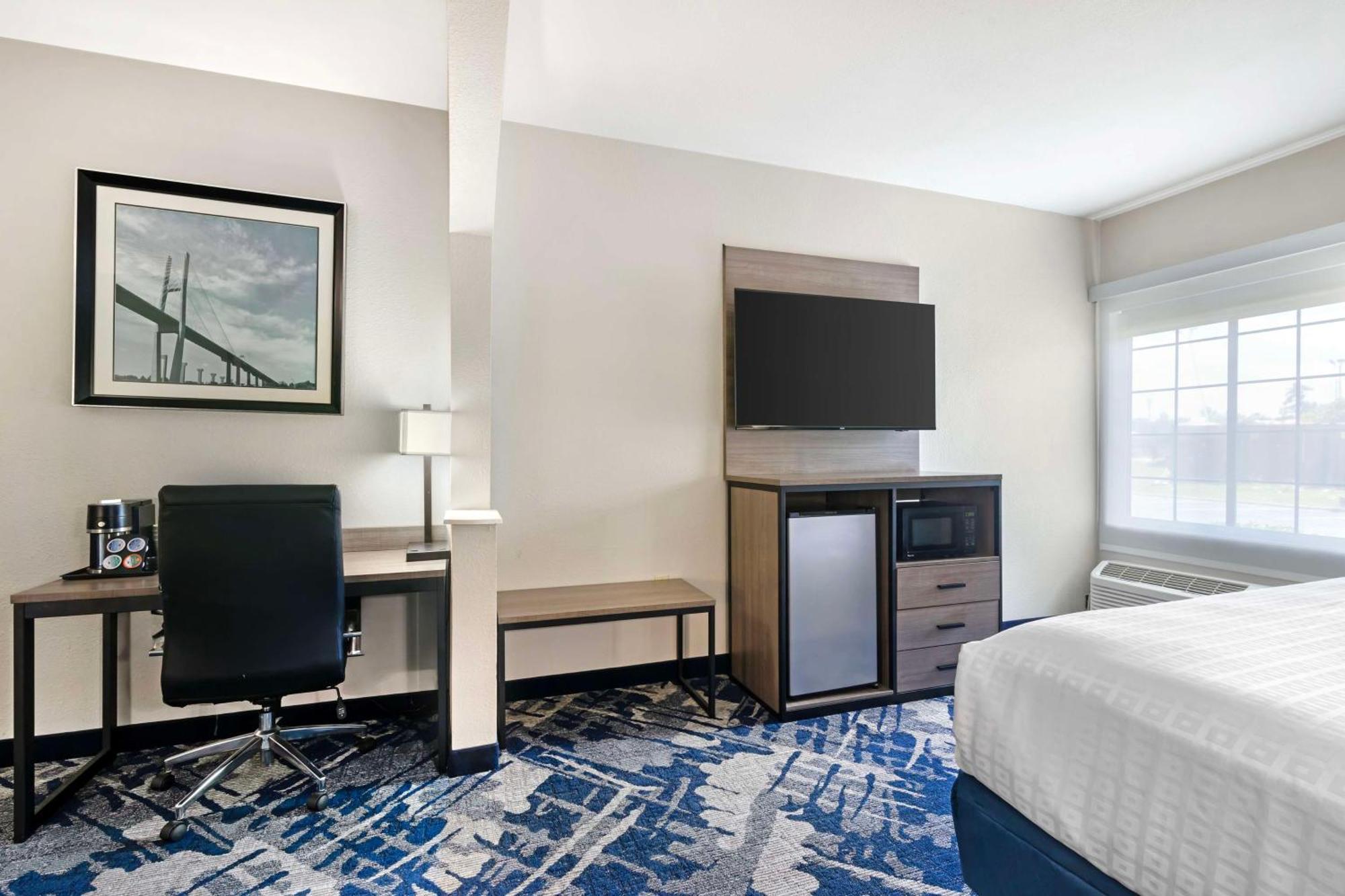 Best Western Savannah Airport Inn & Suites Pooler Exterior photo