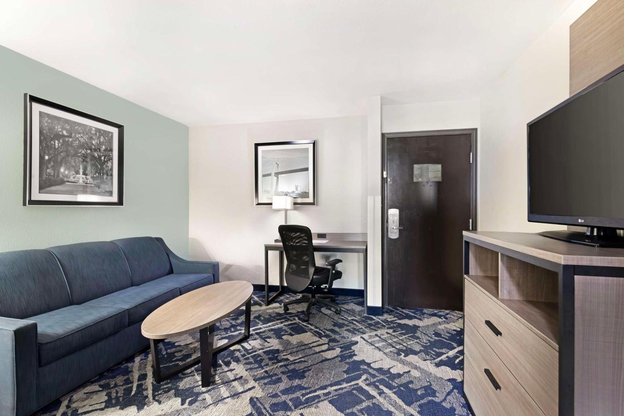 Best Western Savannah Airport Inn & Suites Pooler Exterior photo