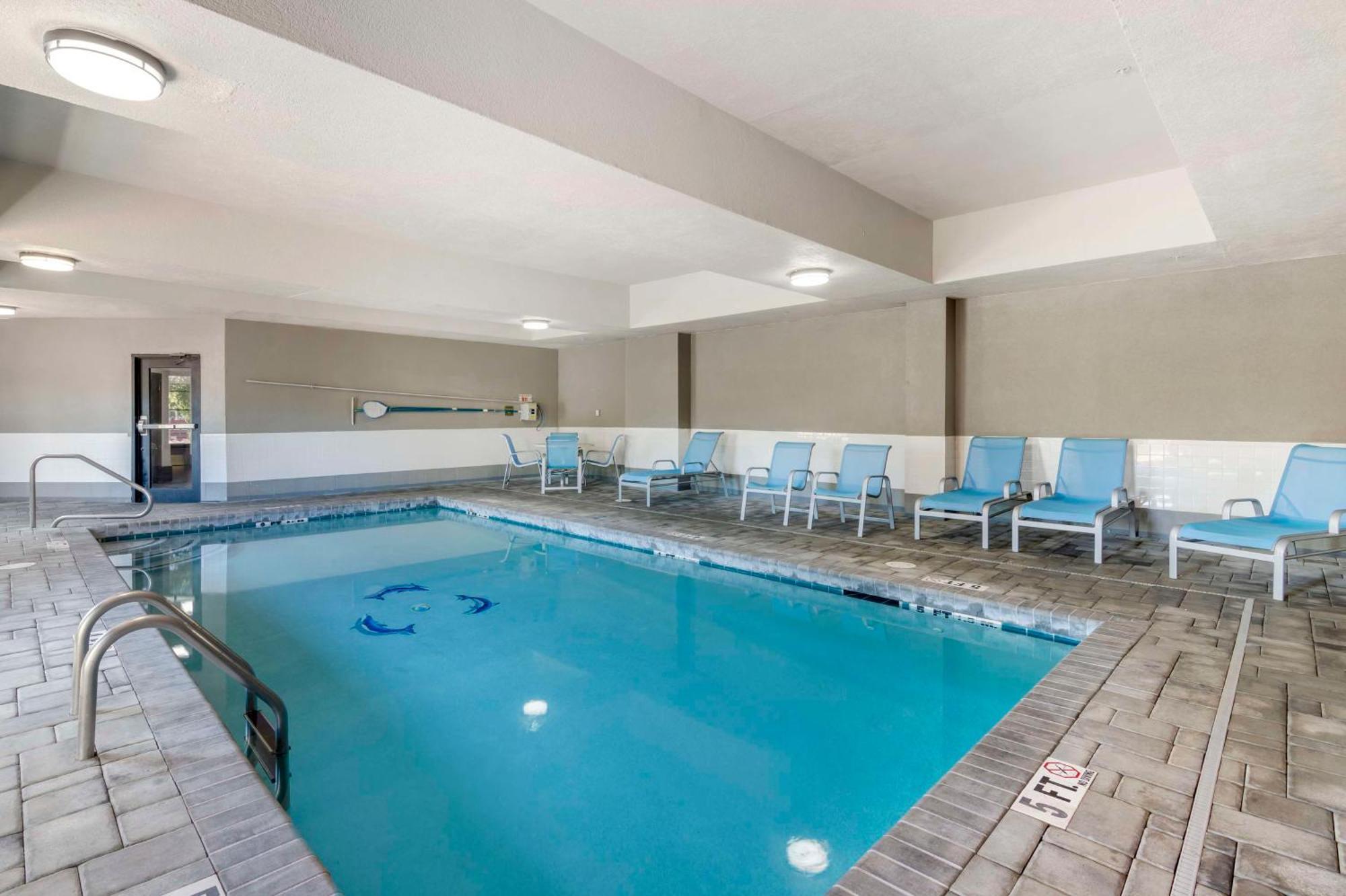 Best Western Savannah Airport Inn & Suites Pooler Exterior photo